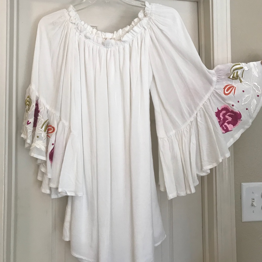 Cotton blend top w/ 2 layers and 3/4 bell sleeves